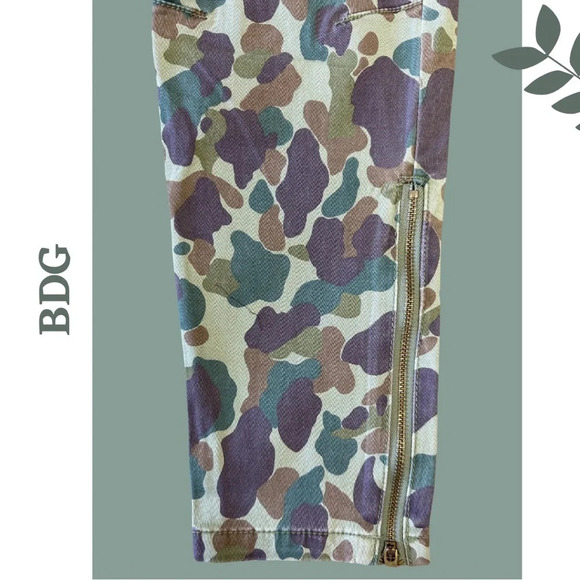 BDG Camouflage Carpenter Pant
Purple Green Ankle Zipper Detail Size 28 - Picture 4 of 9